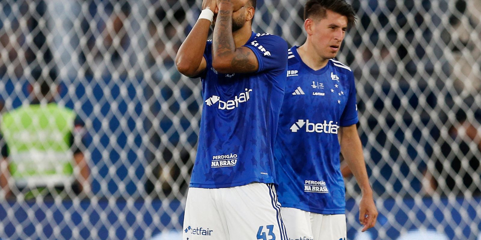 Cruzeiro é vice-campeão sul-americano após levar 3 a 1 do Racing