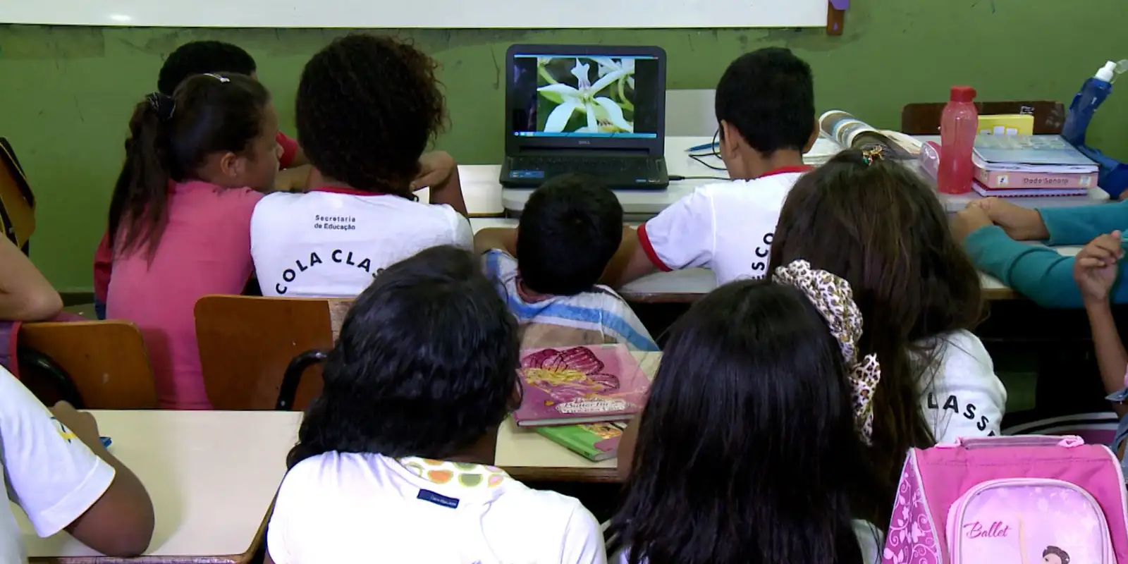 Metade das escolas brasileiras descumpre lei antirracista