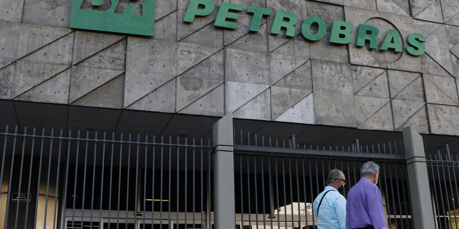 Petrobras aprova pagamento de R$ 20 bilhões aos acionistas