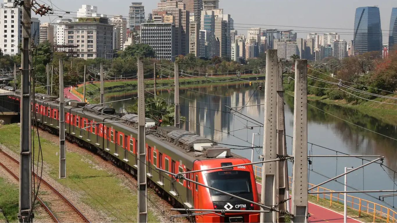 Cabo de aço pode ter causado incêndio em trem em São Paulo