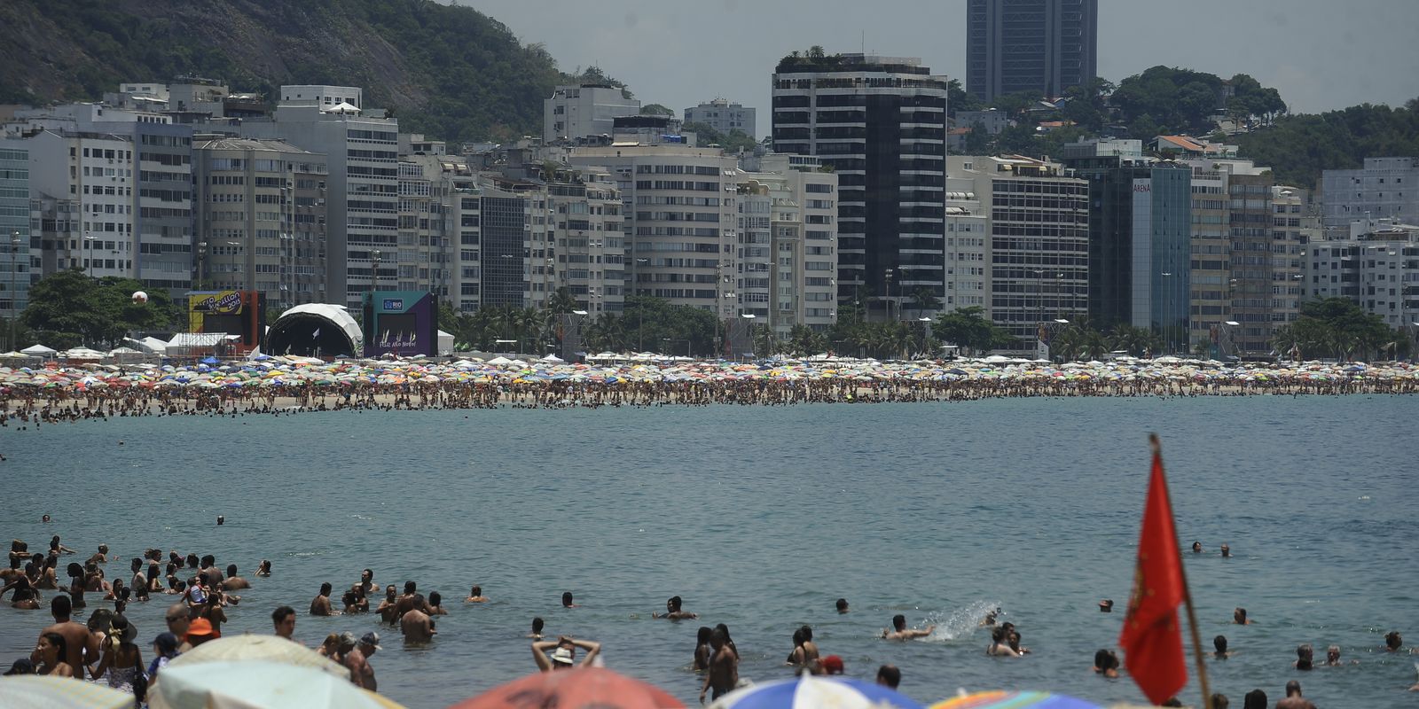 Fiscalização encontra irregularidades em hotéis na orla de Copacabana