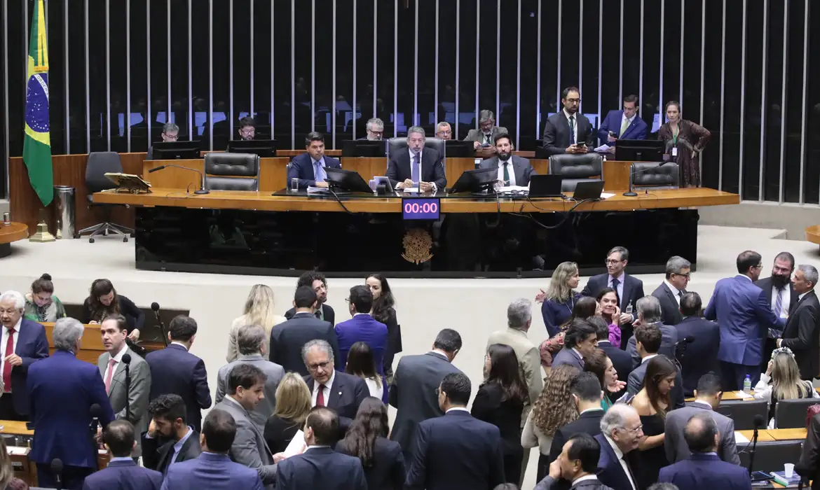 Câmara aprova taxação de 15% do lucro de multinacionais 