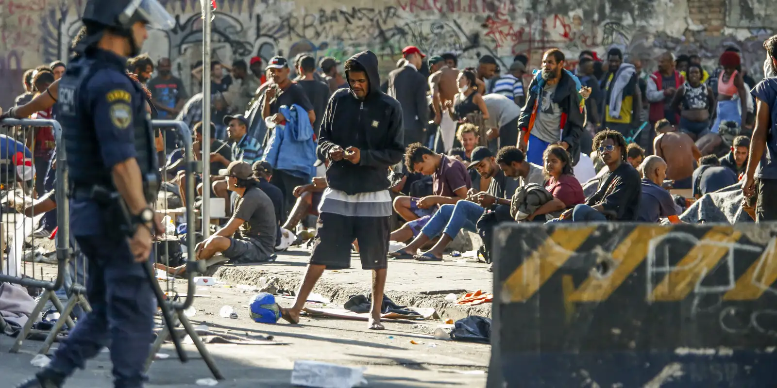 Usuários deixam Cracolândia por violência, mas vão para outros locais