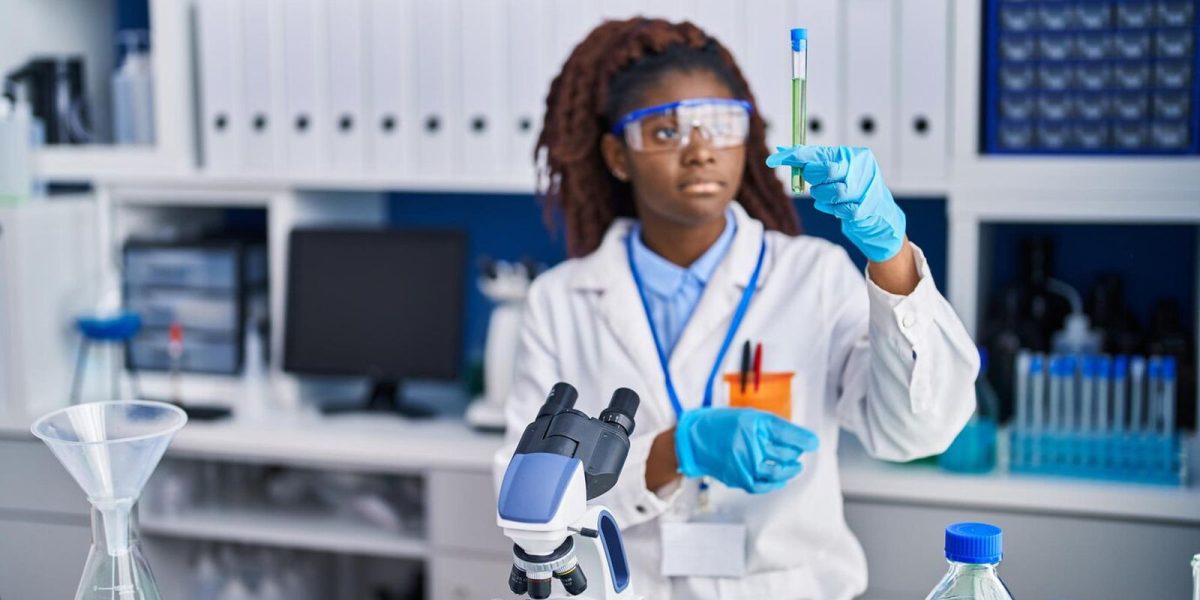 Jovens negros avançam na educação, mas seguem excluídos do mercado de trabalho
