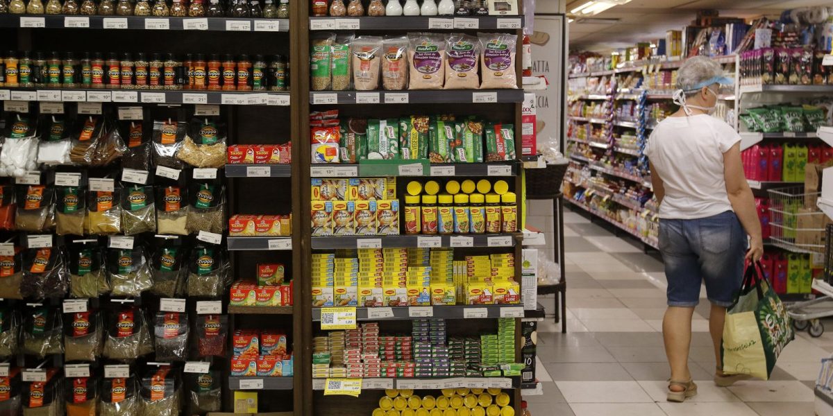 Cesta básica sobe em 13 capitais e custa ao menos 40% do salário mínimo