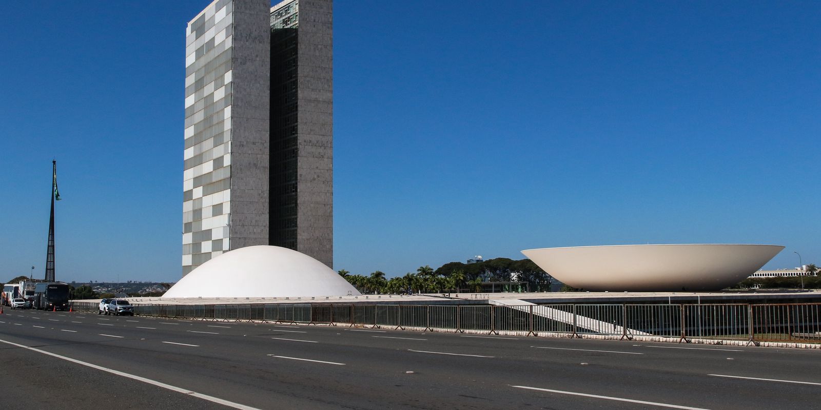 Congresso retoma atividades nesta terça com foco em isenção do IR, taxação das bets e cassações parlamentares