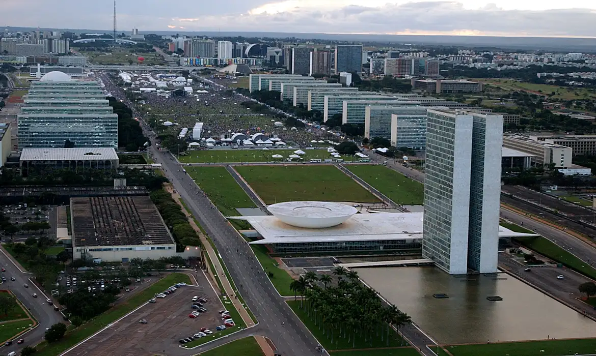 O ano só começa depois do Carnaval… menos para a crise política!