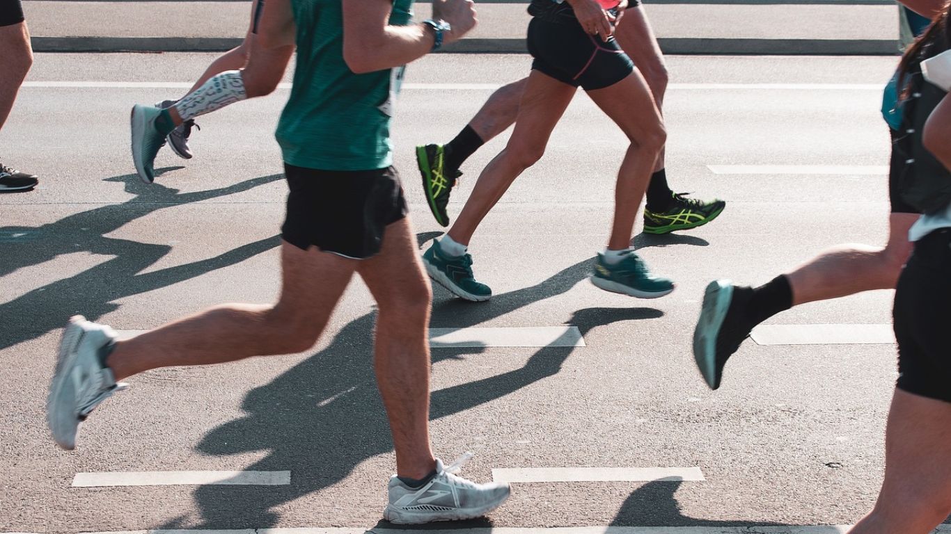 Atleta atropelado por Porsche durante ultramaratona no DF será indenizado em mais de R$ 1 milhão
