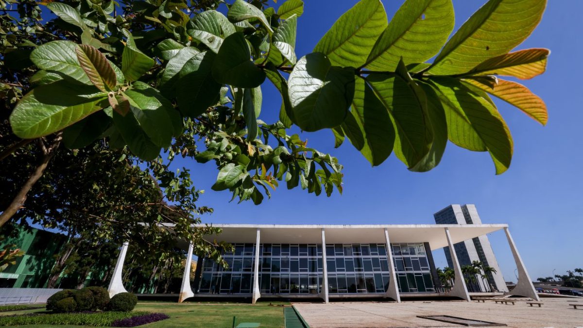 STF valida limites para dedução de despesas com educação na declaração de IR 