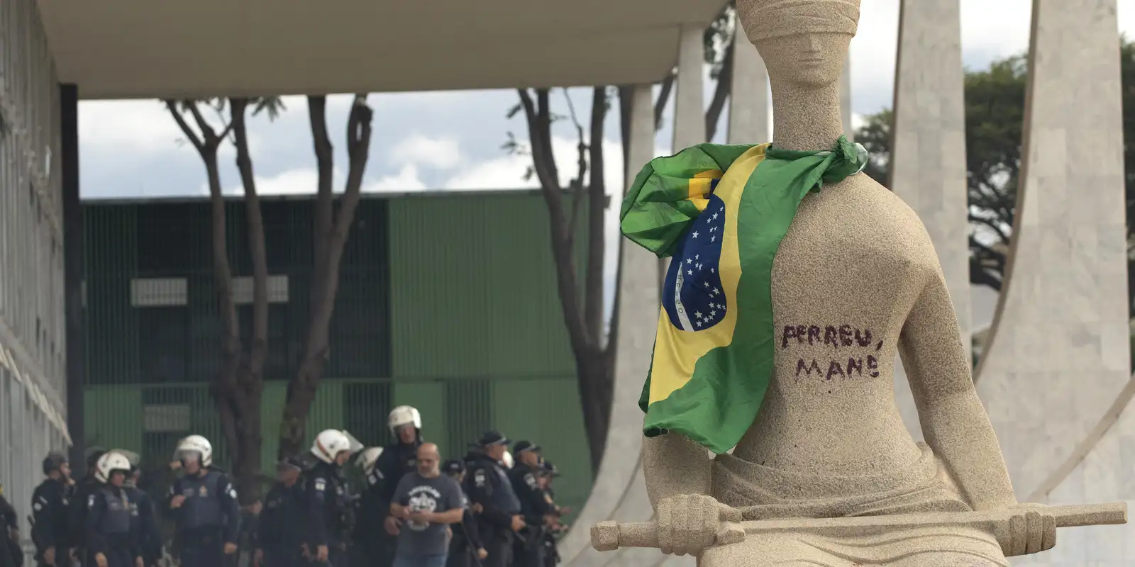 STF determina execução de pena de 14 anos para ré dos atos de 8 de janeiro