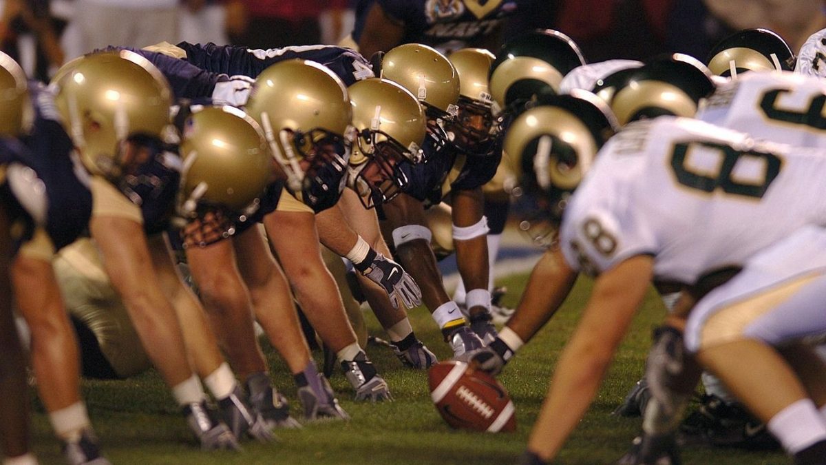 Trench Rossi Watanabe assessora NFL na realização de jogo da temporada regular no Brasil