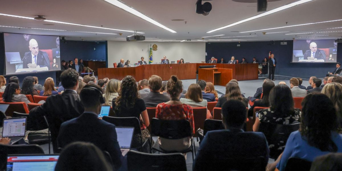 STF encerra primeiro dia do julgamento de Bolsonaro e aliados