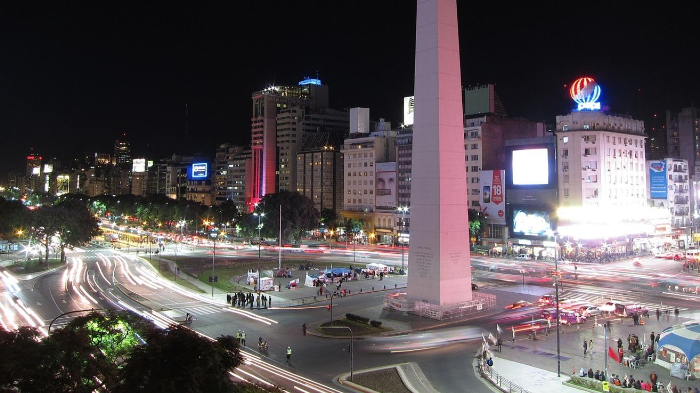 Argentina entre o ajuste fiscal e a pobreza: o futuro incerto do governo Milei
