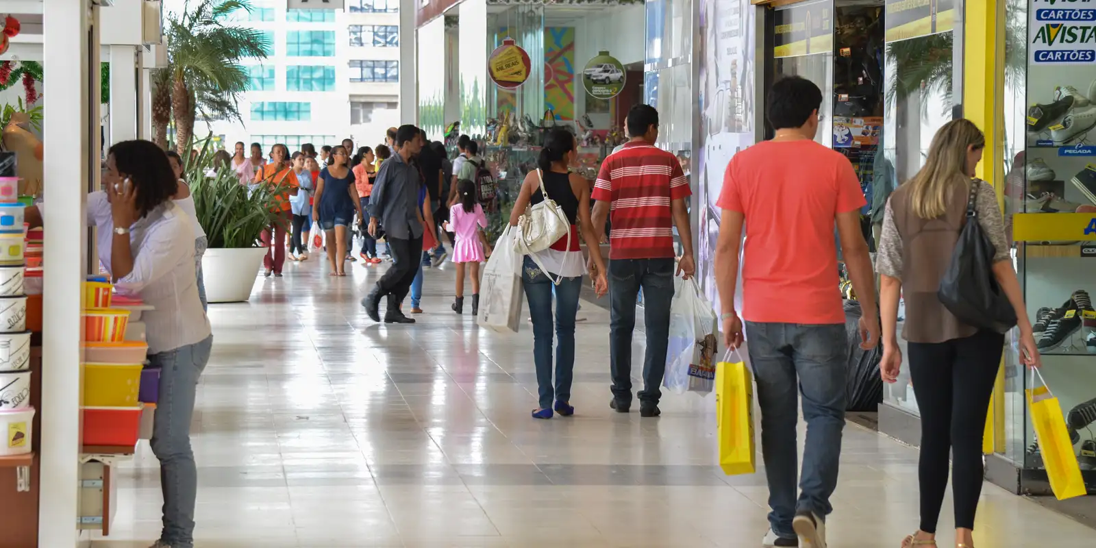 Comércio cresce 0,5% em fevereiro e atinge maior patamar da história