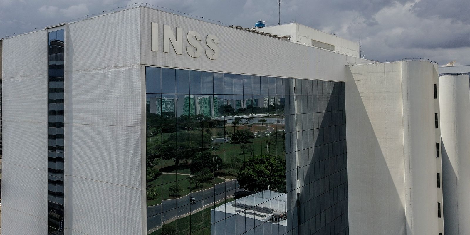 INSS promete ressarcir aposentados por descontos ilegais até dezembro