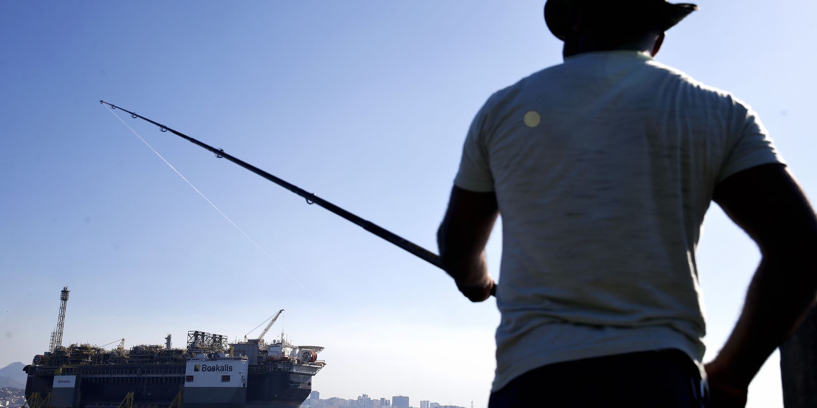 Pescadores enfrentam impactos da exploração de petróleo em áreas tradicionais
