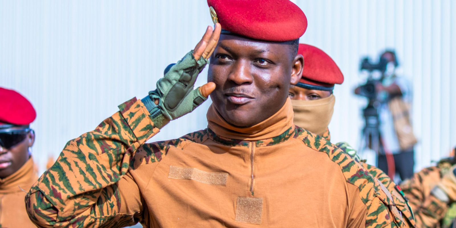 Líder anti-imperialista em Burkina Faso, Traoré se destaca na África