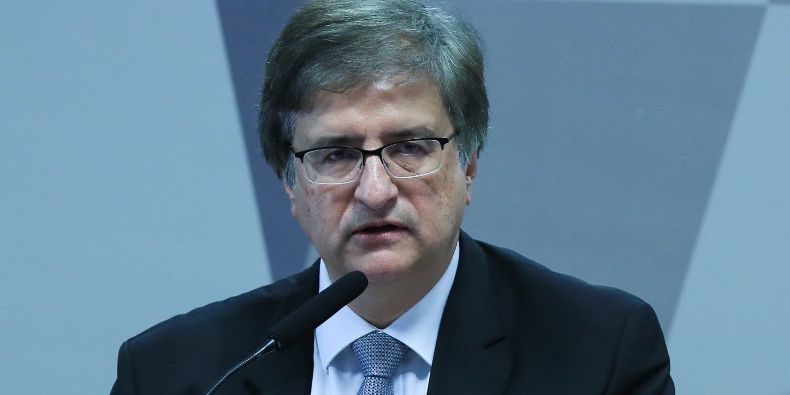 PGR quer investigar atuação de Eduardo Bolsonaro contra autoridades
