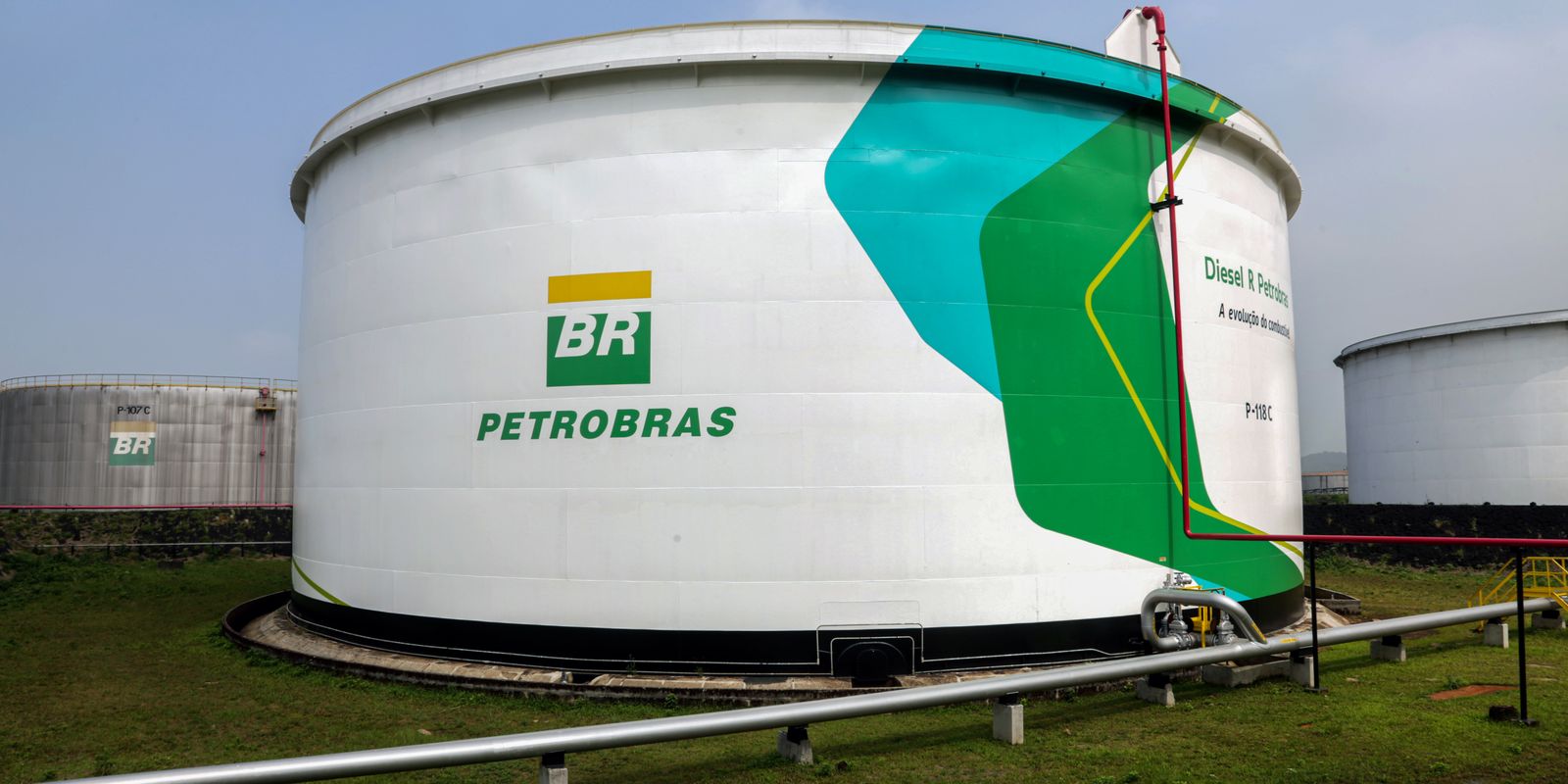 Preço do diesel cai 35% nas refinarias, mas desconto quase não chega ao consumidor
