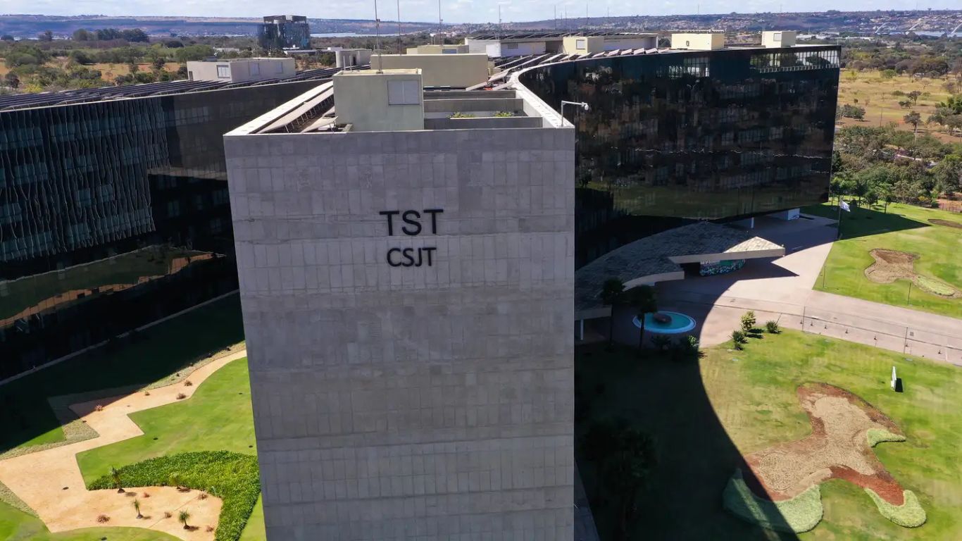 TST decide que previdência “por fora” paga pelo HSBC a executivo tem natureza salarial