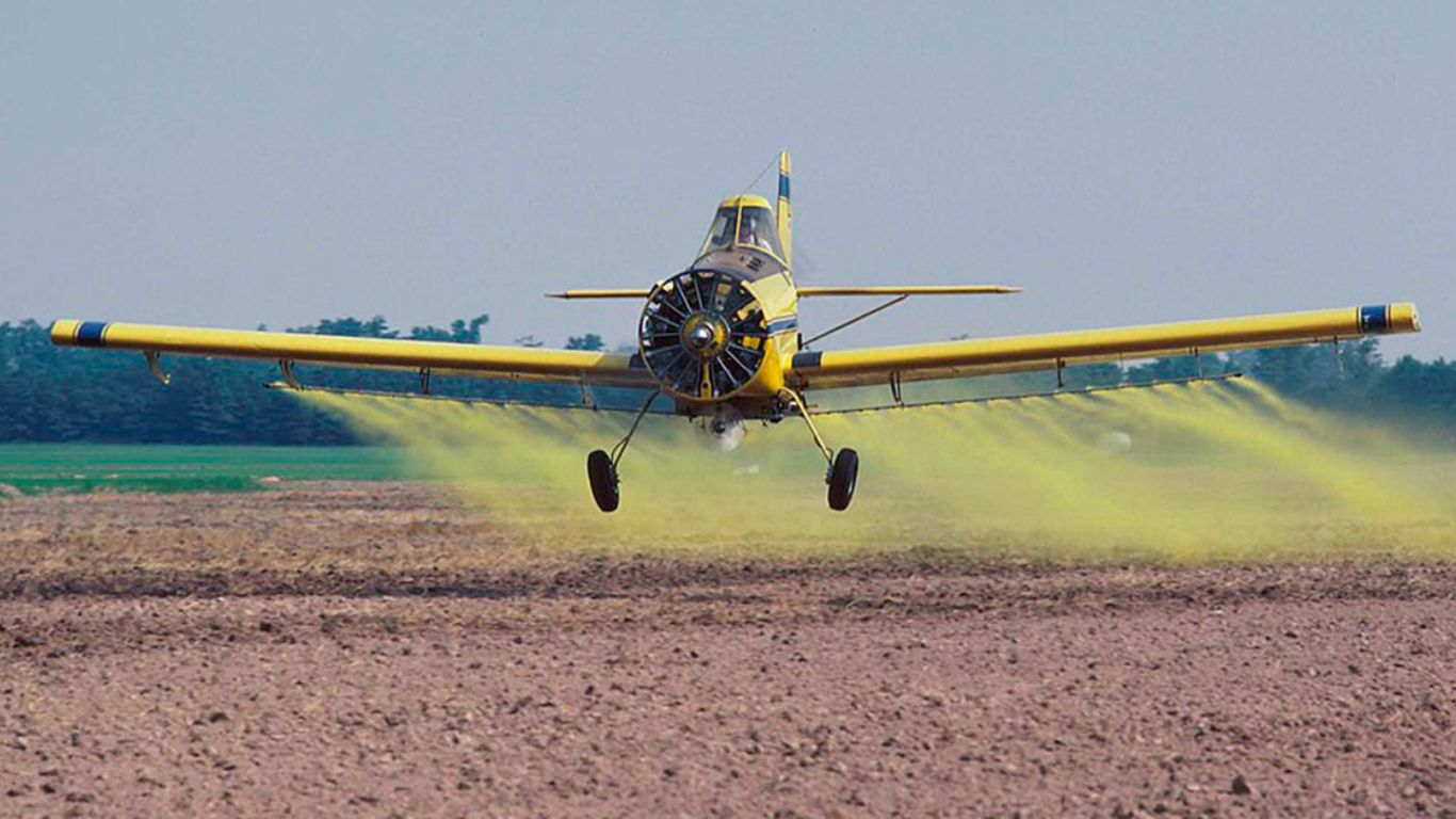 Pesticidas com potencial cancerígeno poluem o ar em zonas agrícolas no interior de SP