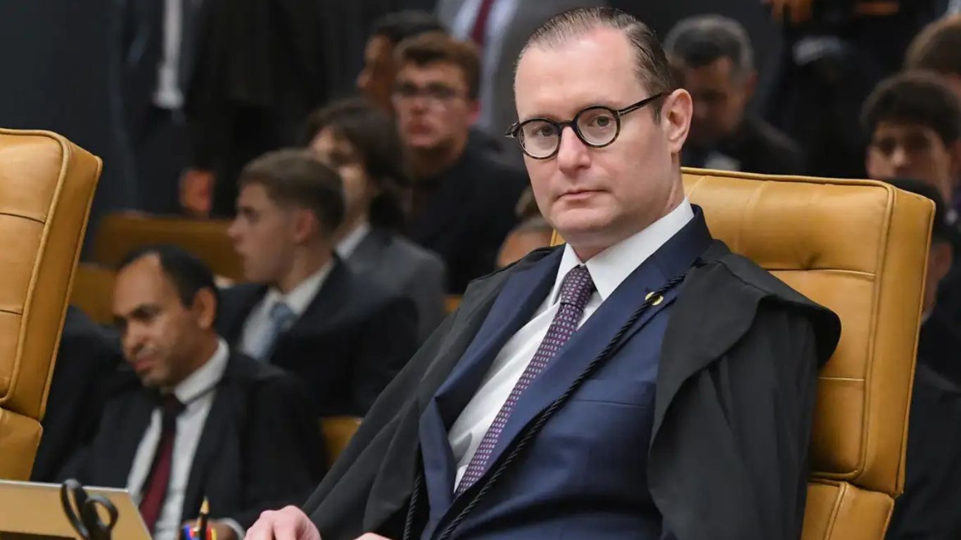 Zanin aciona OAB após detectar uso indevido de IA em recurso ao STF
