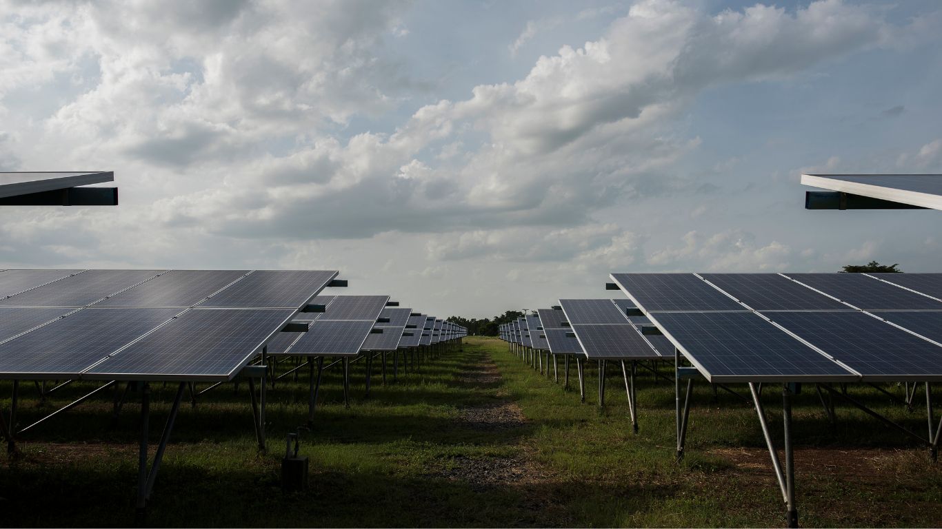 TozziniFreire e Pinheiro Guimarães atuam em operação de R$ 810 mi para projetos solares da SPIC e Canadian Solar