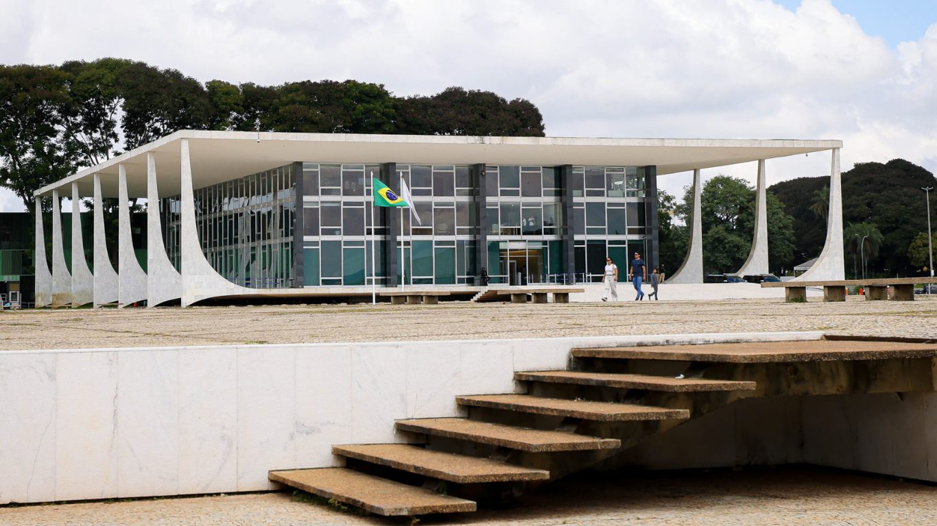 Meta deve enviar ao STF dados sobre perfis citados como usados por Mauro Cid