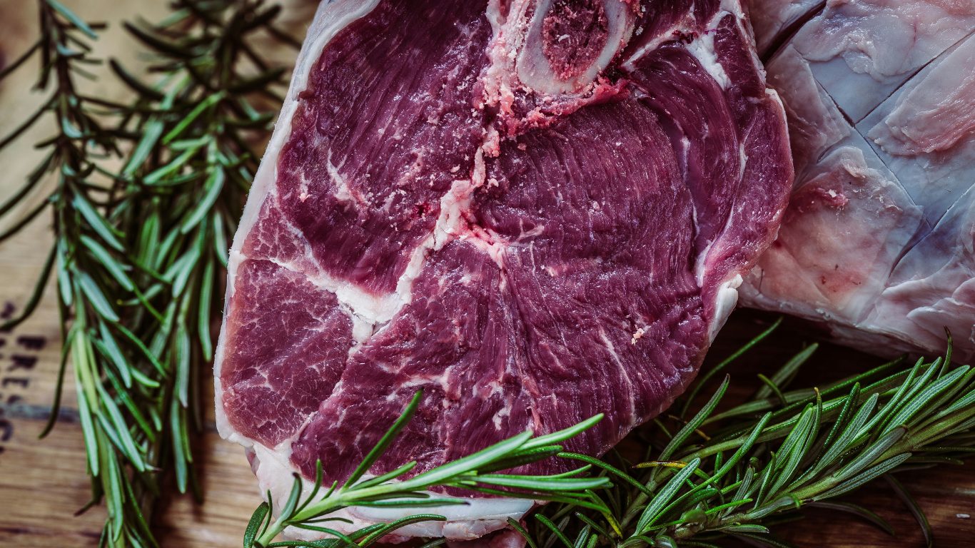 Consumidor não vai receber indenização por consumir carne vencida