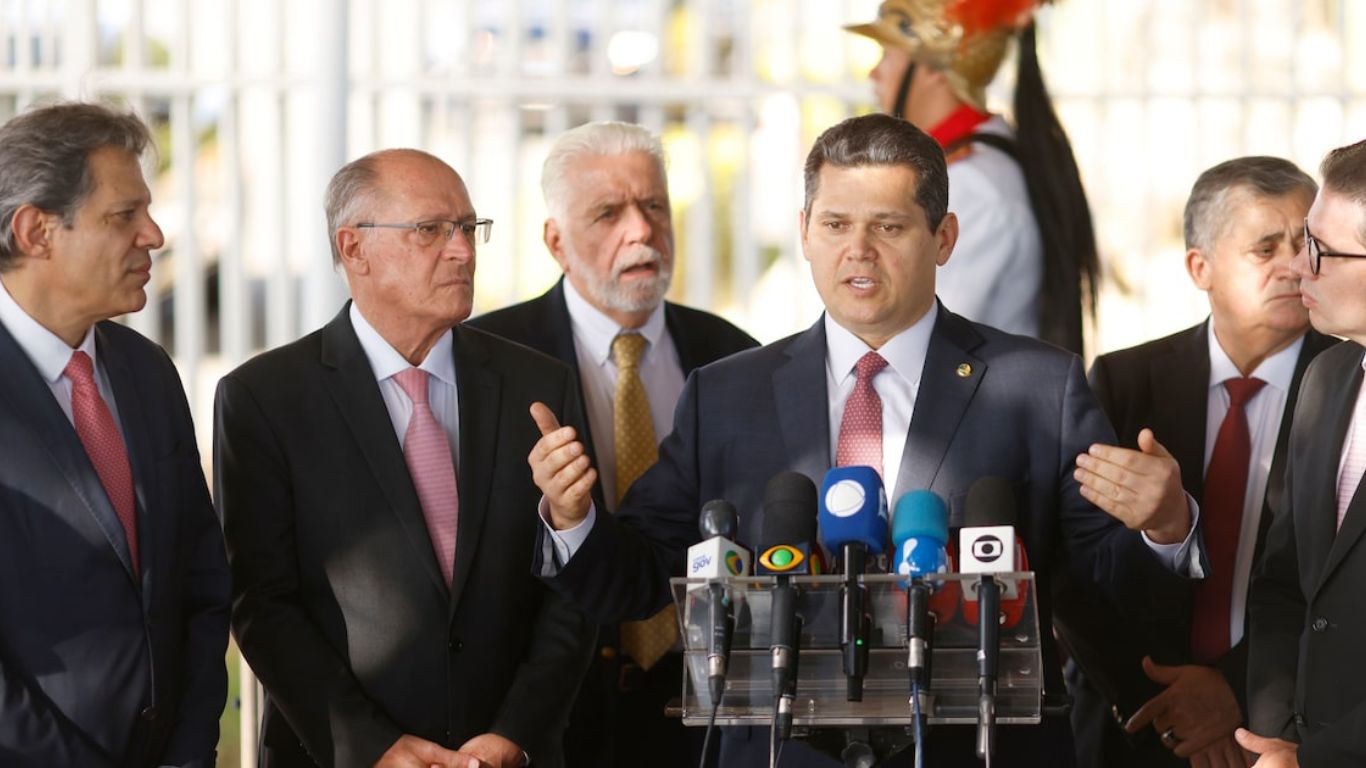 Governo busca recuo estratégico no IOF para evitar derrota política e salvar ajuste fiscal
