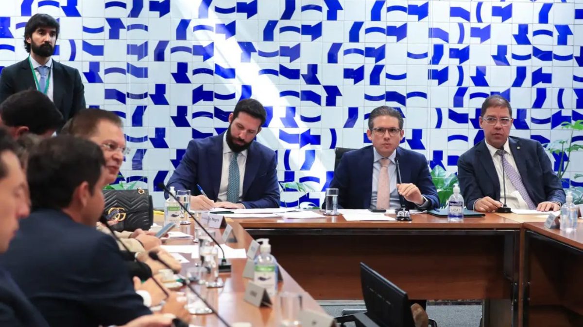 Mesmo reeditado, Câmara pauta urgência para derrubar decreto de IOF