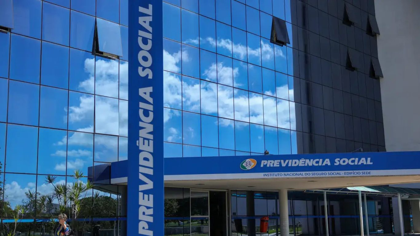 Justiça bloqueia R$ 23,8 milhões de suspeitos de fraude contra INSS