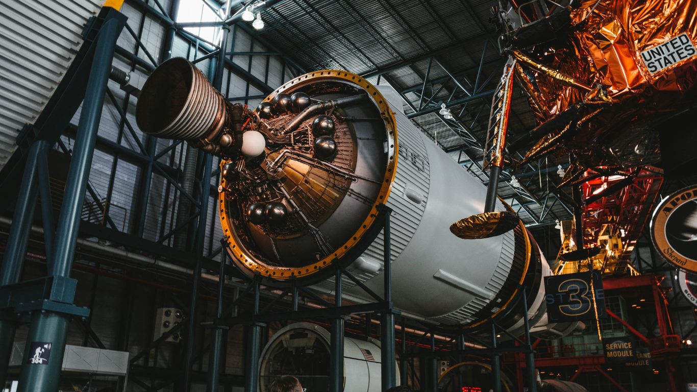 Leão XIII moldou o direito do trabalho na revolução industrial: qual será o legado social de Leão XIV em meio à revolução digital?
