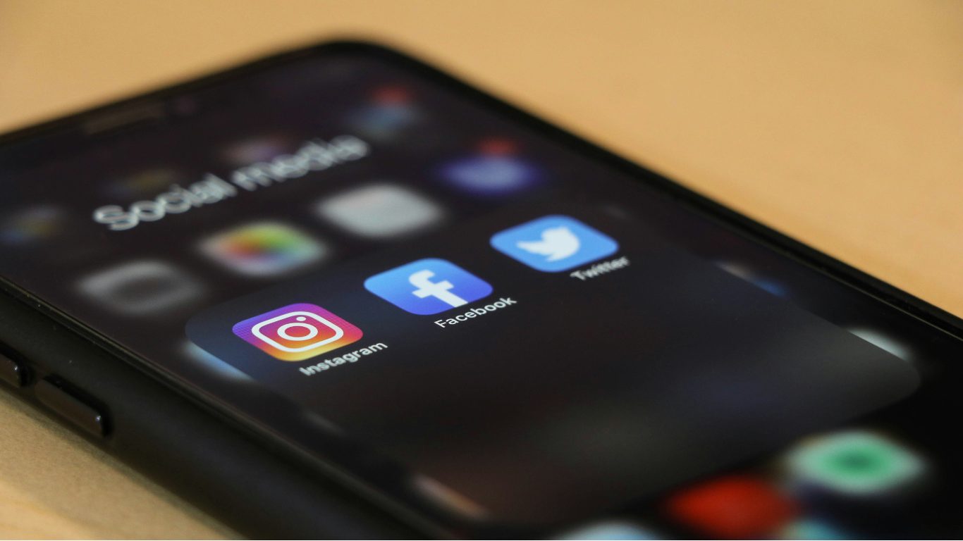 Julgamento sobre responsabilização das redes sociais é retomado pelo STF