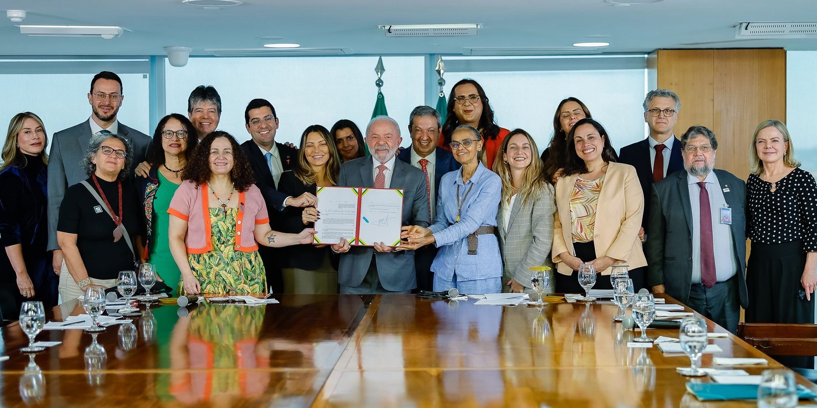 Lula sanciona lei que proíbe uso de animais em testes para cosméticos e perfumes