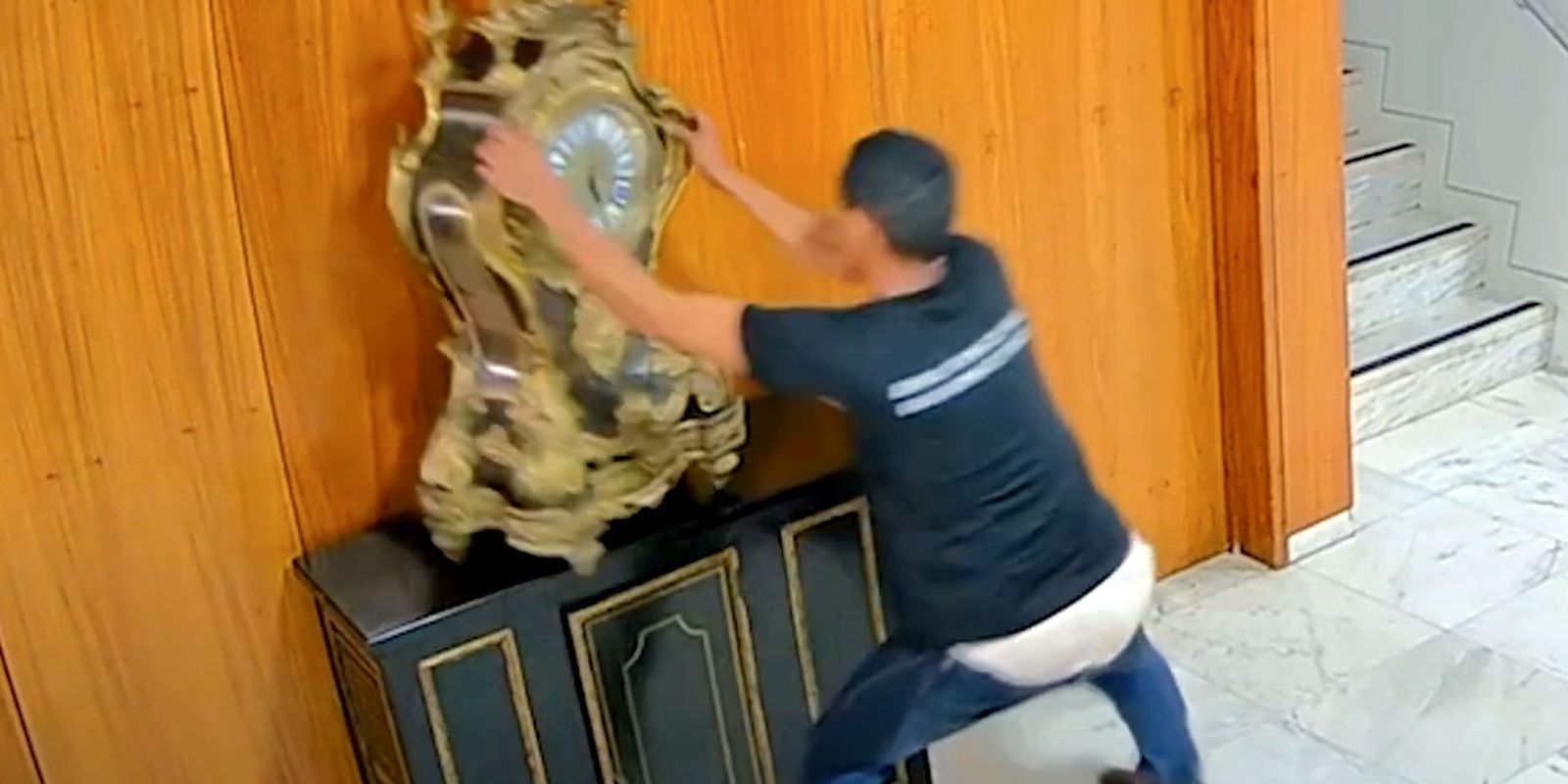 Moraes autoriza desconto de dois anos na pena de condenado por destruição de relógio histórico
