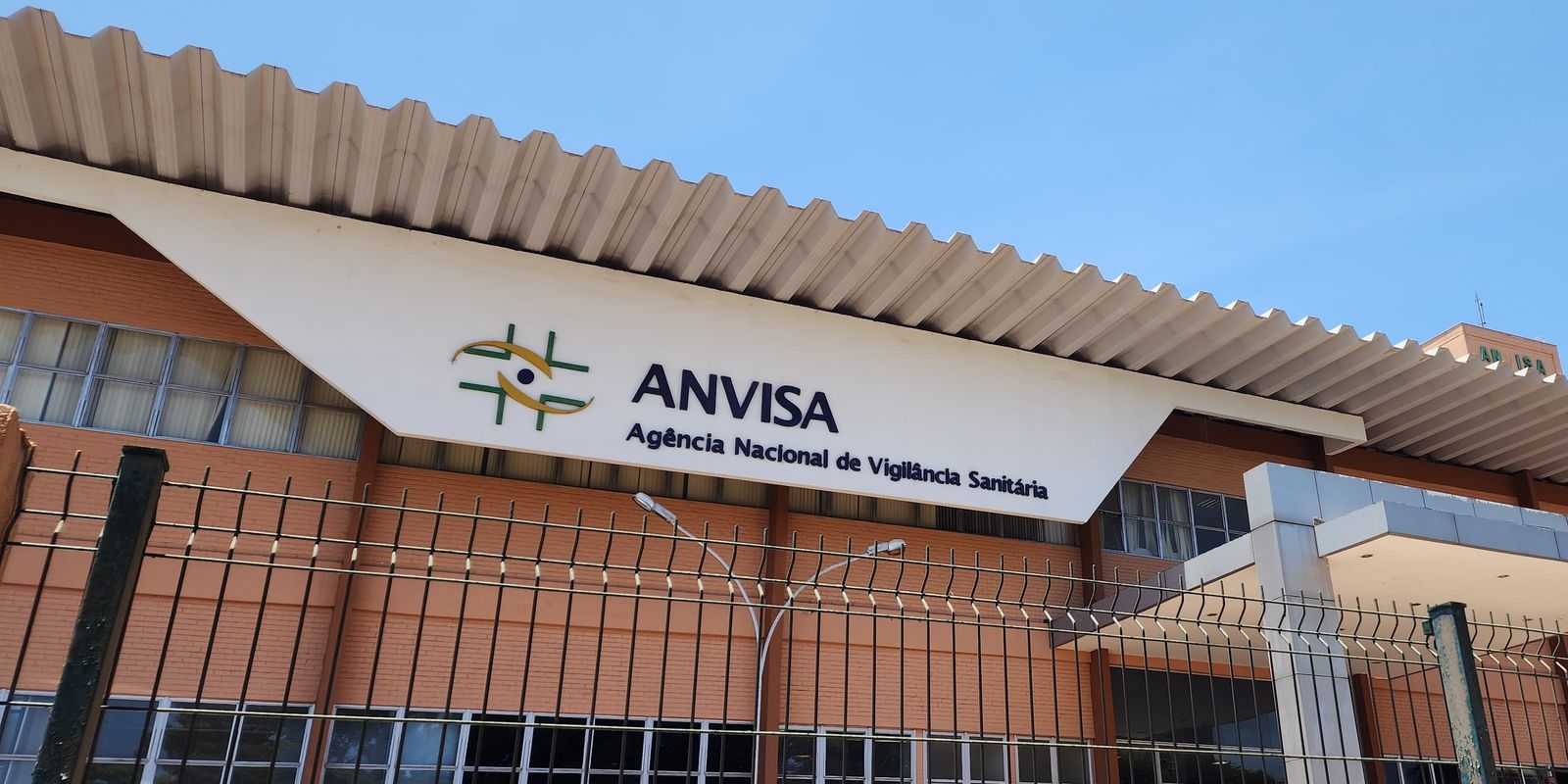 Anvisa suspende lotes de fórmulas infantis da Nestlé por contaminação por toxina