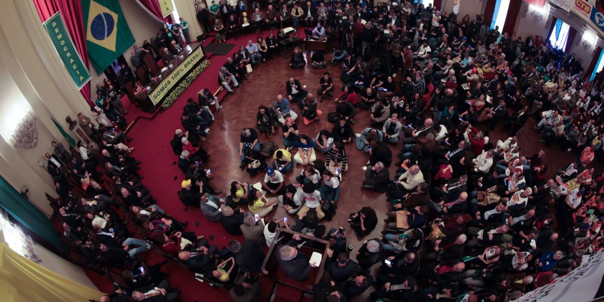 Entidades lançam manifesto em defesa da soberania nacional contra tarifas dos EUA em ato na USP