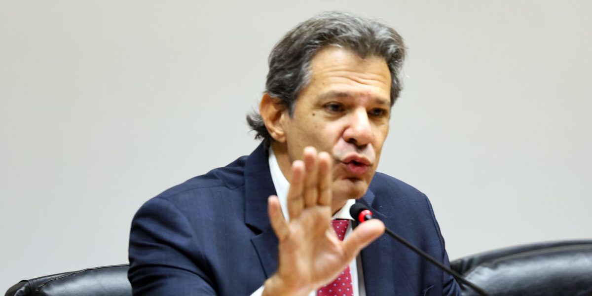 Haddad: Brasil seguirá negociando com EUA, mas prepara plano de contingência contra tarifa de 50%