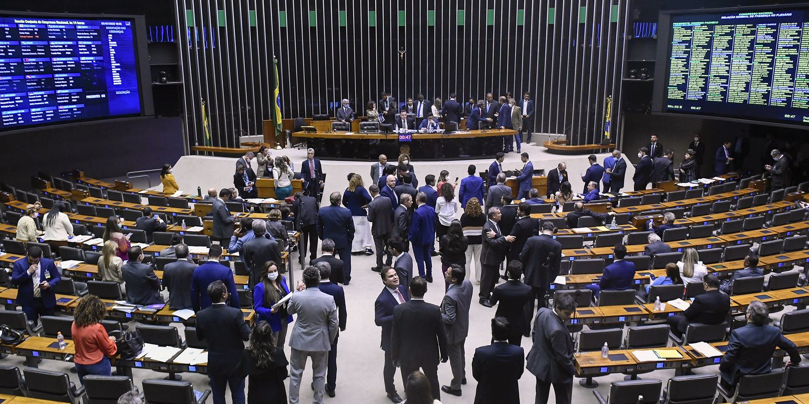 Câmara aprova Estratégia Nacional de Saúde para fortalecer produção de insumos