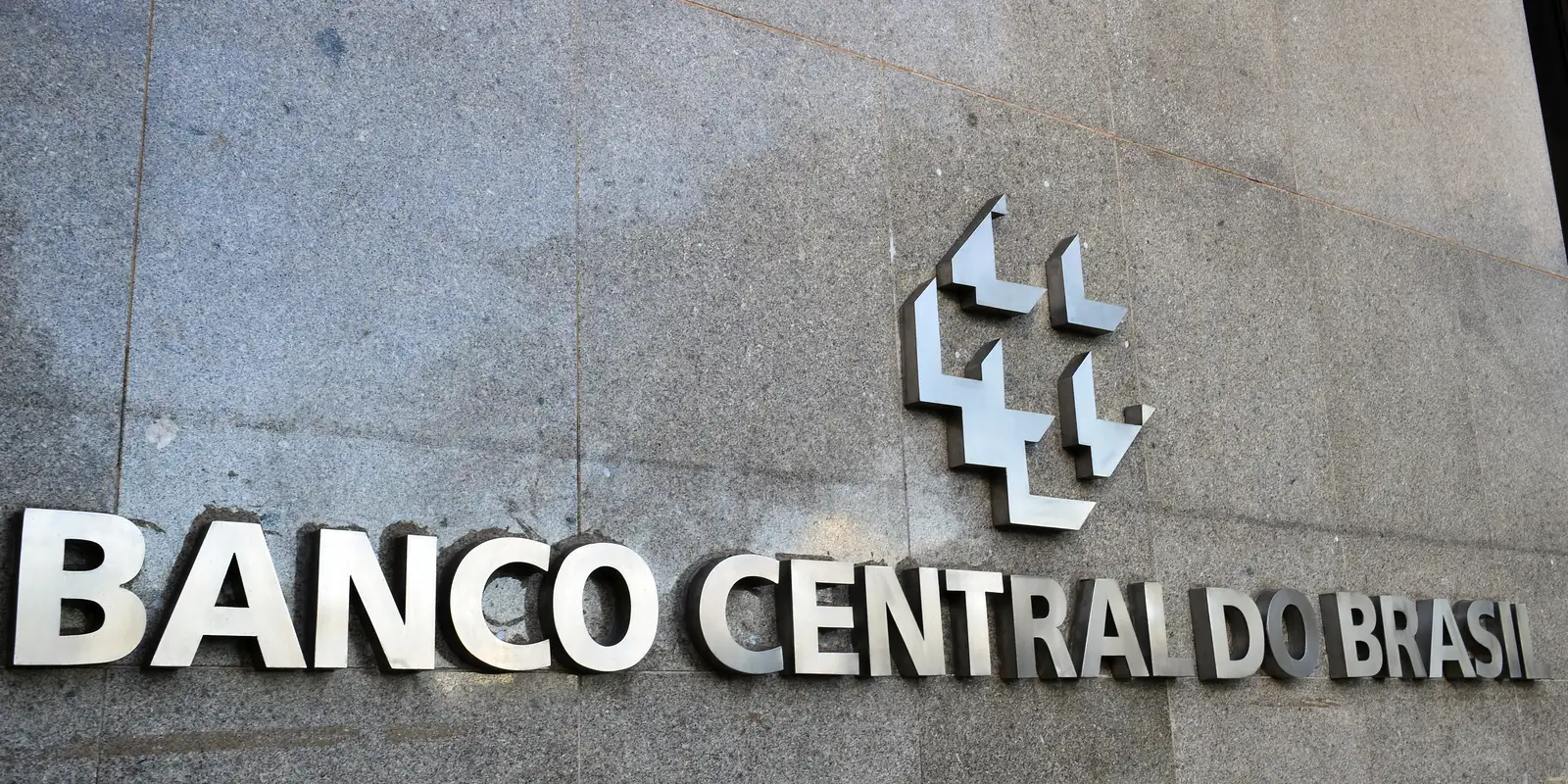 Banco Central atribui inflação acima da meta a energia, café e aquecimento da economia