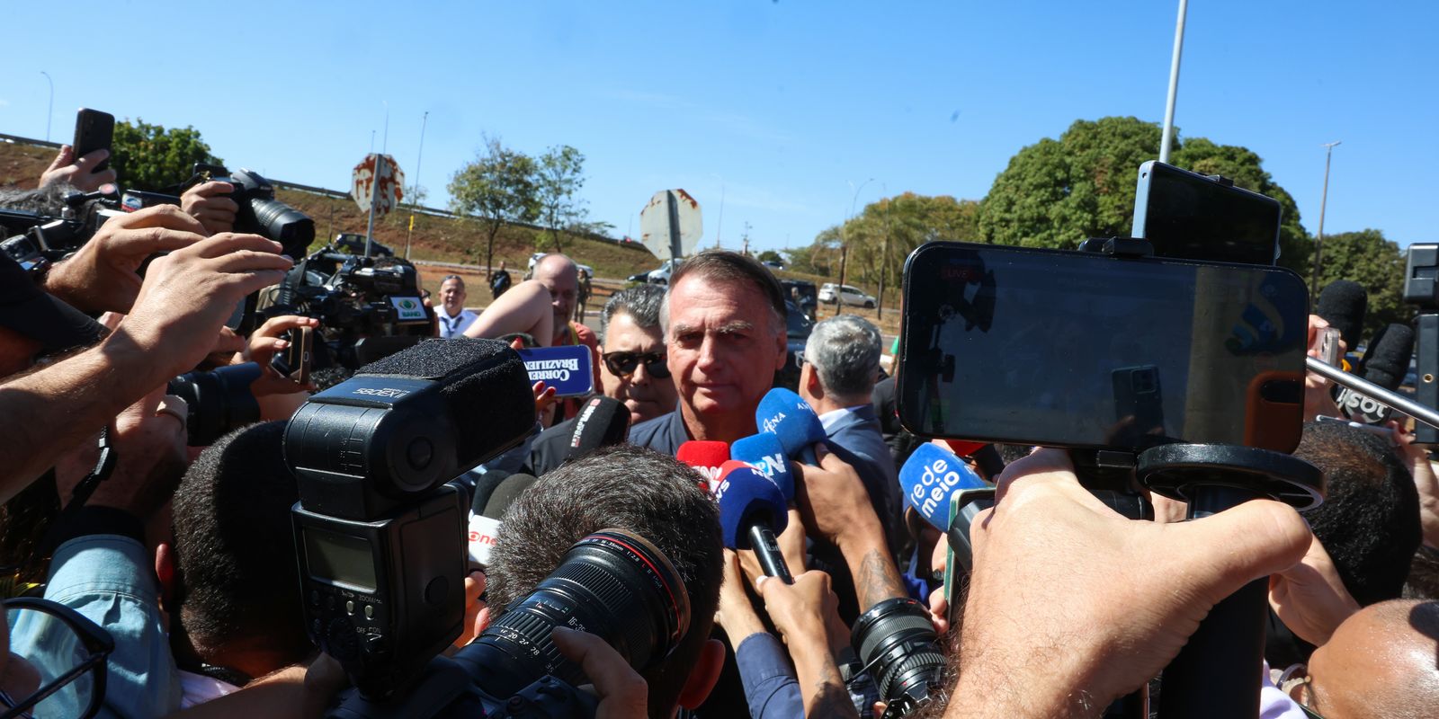 Defesa de Bolsonaro tem que se explicar ao STF até as 21h13