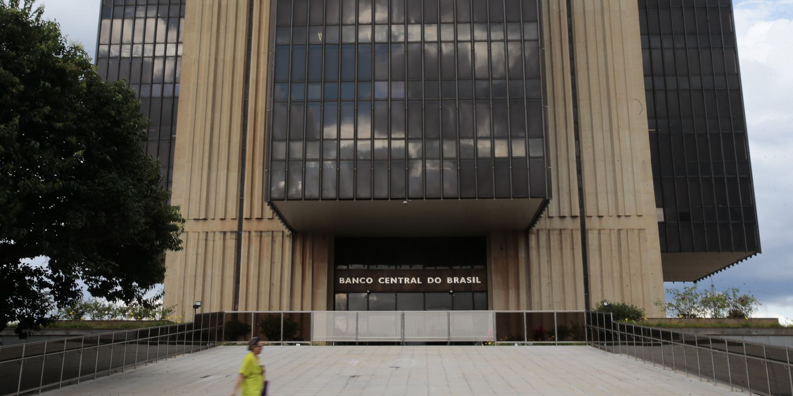 Mercado reduz previsão da inflação oficial para 5,09% em 2025, aponta Boletim Focus