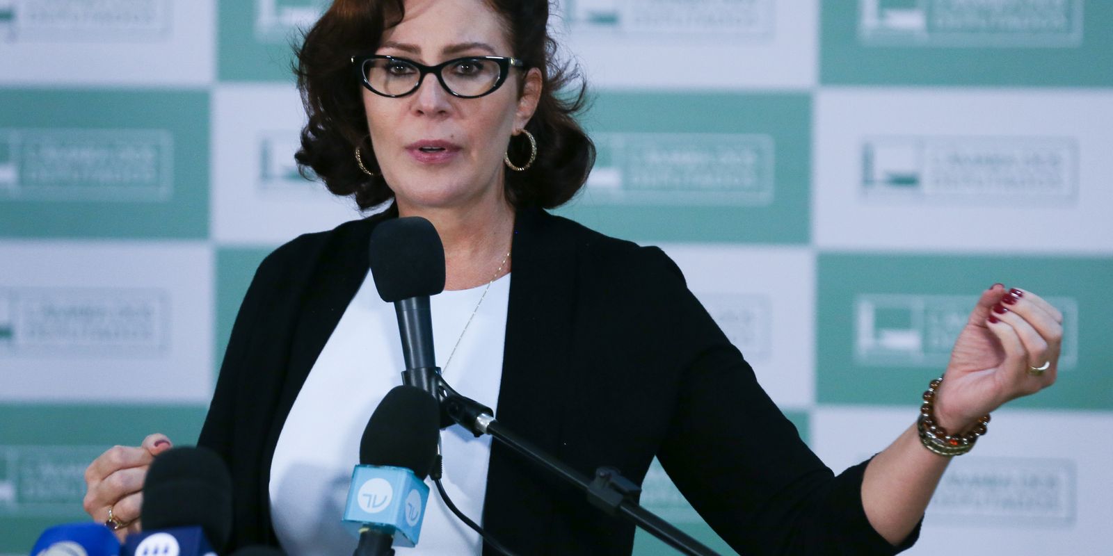 Moraes aciona AGU para garantir extradição de Carla Zambelli da Itália