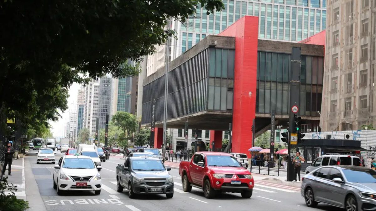 Trânsito e serviços de São Paulo mudam neste feriado de 9 de julho