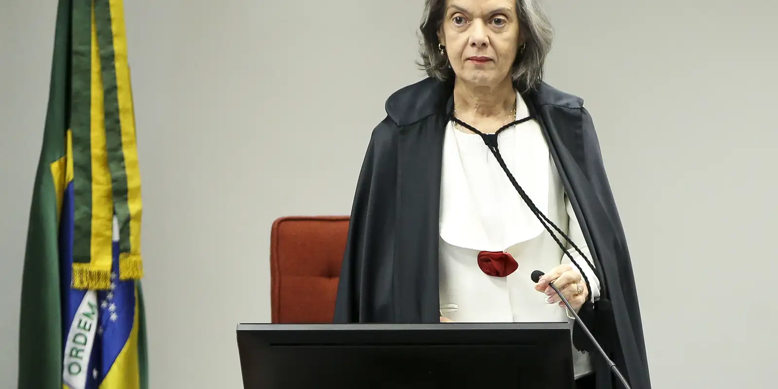 STF forma maioria para manter tornozeleira e restrições a Bolsonaro, em caso que apura trama golpista