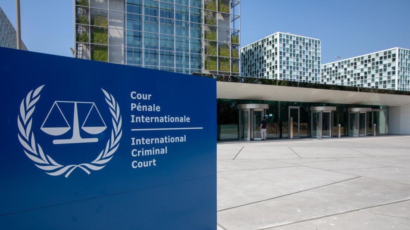 TPI emite mandados de prisão para líderes do Talibã por perseguição a mulheres e meninas