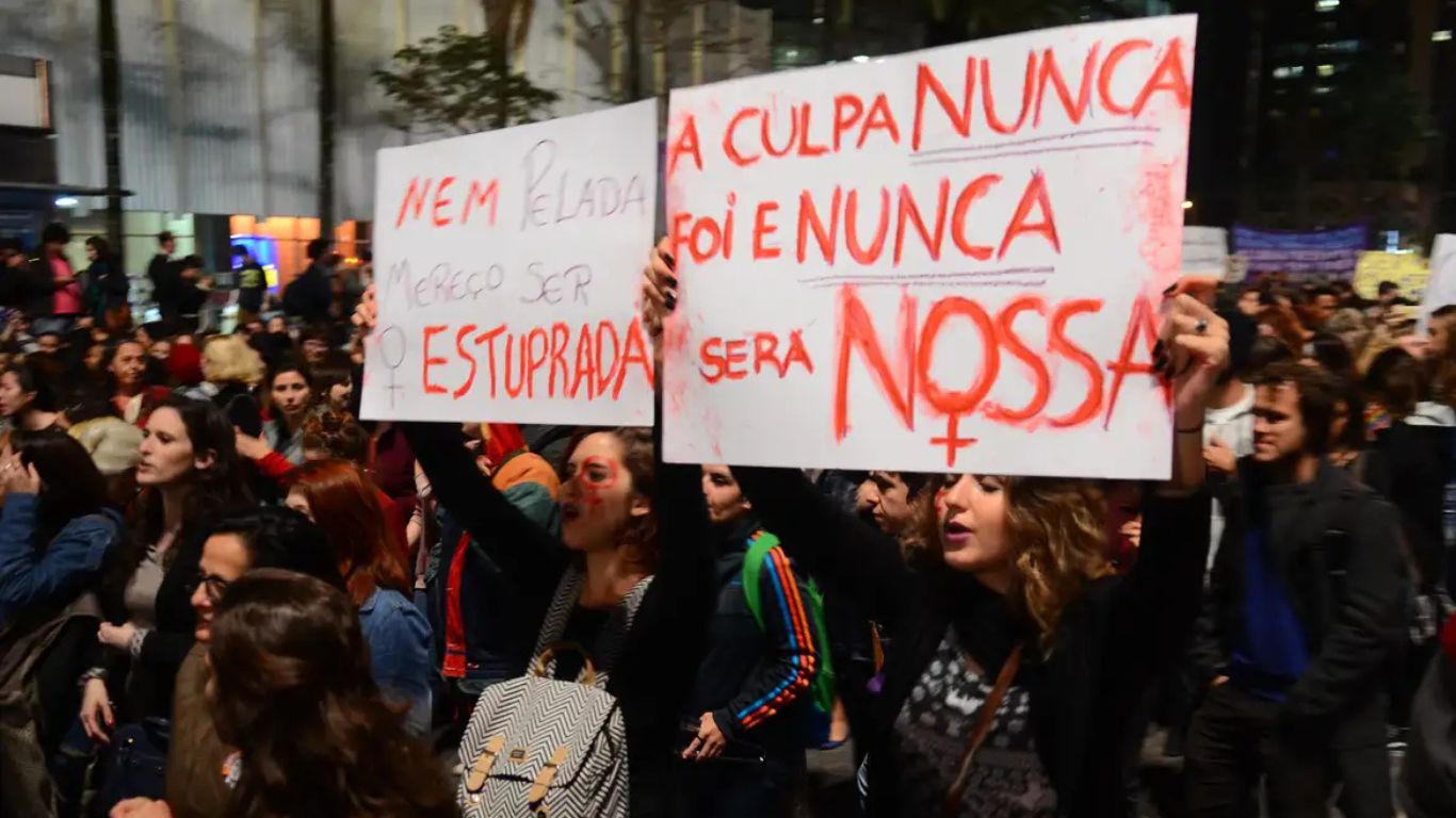 Violência cai 5,4% no Brasil em 2024, mas desigualdade regional e crimes contra crianças e mulheres disparam