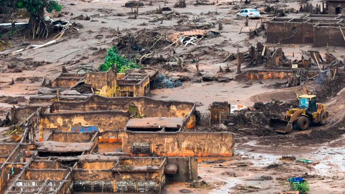 Governo inicia pagamento de indenizações a 35,5 mil atingidos pelo desastre de Mariana