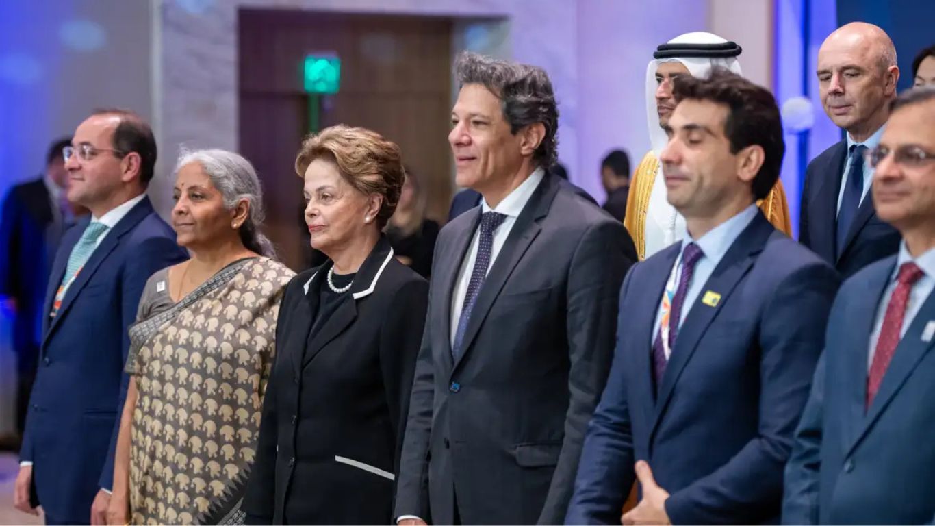 Brics avançam em sistema de pagamentos alternativo e discutem nova arquitetura financeira